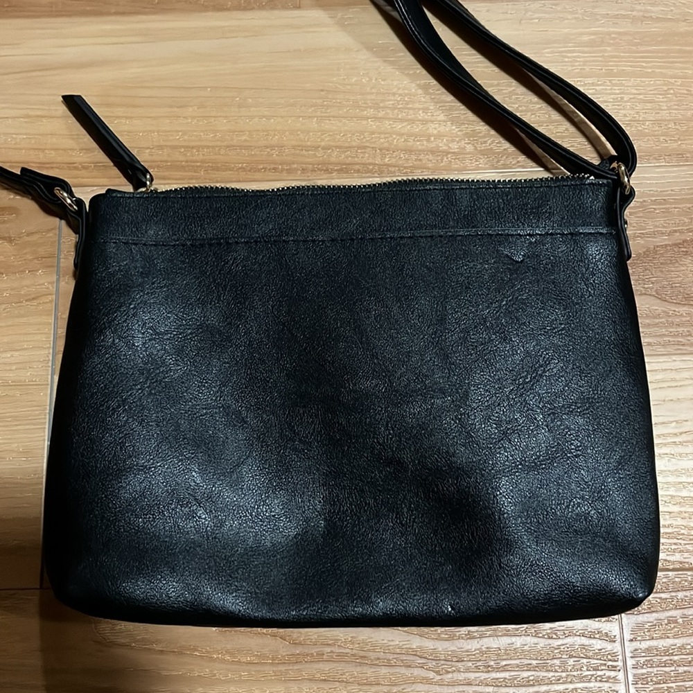 Elegant Black Crossbody Bag - Picture 3 of 5